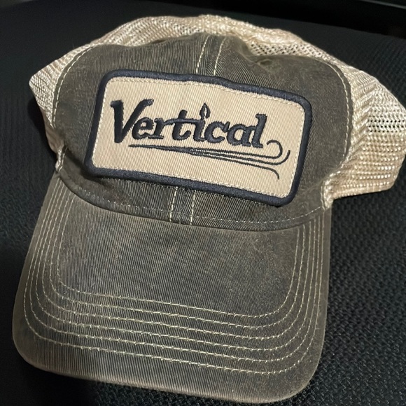 Vertical SnapBack mesh back hat - Picture 1 of 2